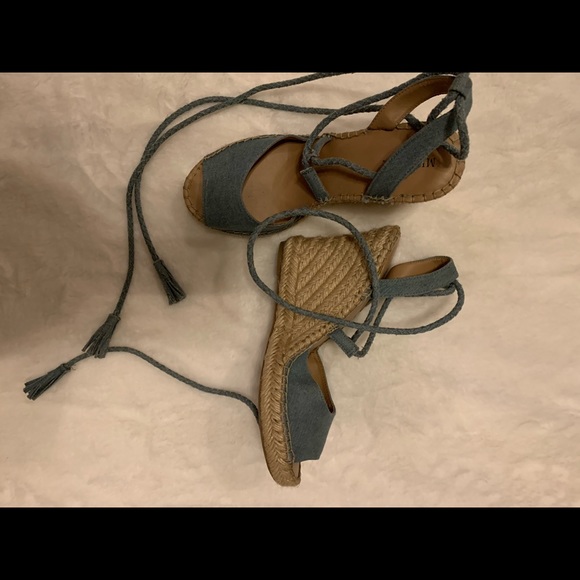 Heels - Picture 2 of 2